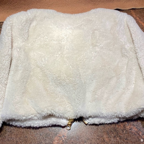 3 for $30 Oshkosh B’Gosh. Faux fur cream colour jacket - Picture 6 of 6